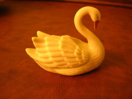 LENOX ~ Swan Figurine ~ Fine China ~ Gold Beak - $19.99