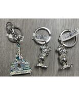 DISNEYLAND PARIS 3 Keychains Enamel Metal Cinderella’s Castle Mickey Mou... - €15,34 EUR