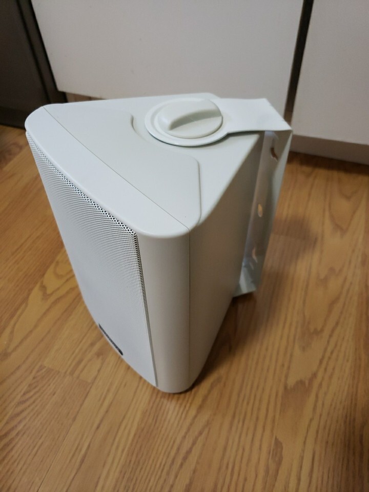 Insignia NS-E2111 Indoor / Outdoor Speakers - 1 Speaker - White Item image 2