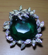 Sarah Coventry &quot;Holiday Ice&quot; large green rhinestone brooch - $26.63