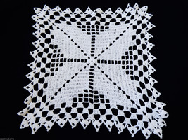 VTG Handmade Crochet White Lace Table  Doily Lace Center Mat Dresser  Decor - $24.75