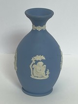 Vintage Wedgwood Jasperware 4.75” Pottery Blue/White Flower Angel Vase England - £15.76 GBP