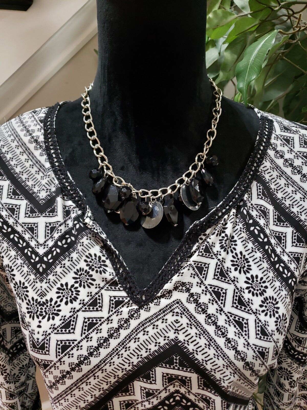 About A Girl Women's White Black Aztec Print Ruffle Long Sleeve Top Blouse Small Item image 3