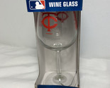 Minnesota Twins Wine Glass  12 oz with Box box Torn - $15.73