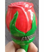 Collectible Rose Bud Porcelain Box - WITH Tiny Rose - VGC - BEAUTIFUL LI... - $314.61 MXN