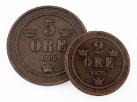 Sweden Lot of 2 Coins (1875 2 Ore VF, 1882 5 Ore VF+) Great Coin Lot! - $46.77