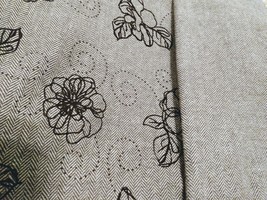 4yd Blk Wht Reversible Herrinbone W/ Flowers Wool Blend Chi Chi Designer Fabric - £101.94 GBP