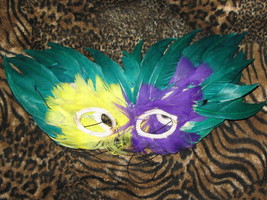Mardi Gras Half Mask (Green, Yellow, Purple Feathers) - £4.78 GBP