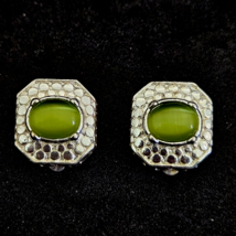 Roman Silver Tone &amp; Green Cabachon Fashion Clip on Earrings - £13.22 GBP