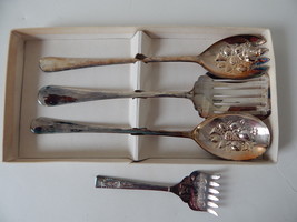 Sheffield England SilverPlate Antique serving spoons LOT of 4   New - £11.47 GBP