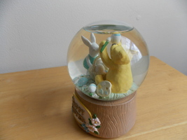 Disney Classic Winnie the Pooh Happy Easter Musical Snowglobe  - £44.07 GBP