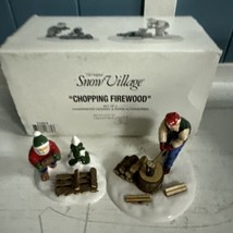 DEPT 56 SNOW VILLAGE CHOPPING FIREWOOD 54863 Christmas Man Boy Wood Fath... - €17,19 EUR