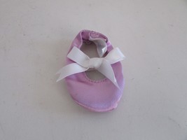 American Girl Bitty Baby Single Shoe Ruffles &amp; Bows Lavender Satin Slipp... - $54.66 MXN