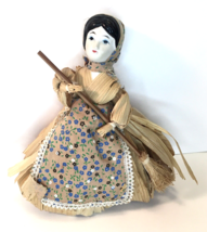 Vintage Folk Art Corn Husk Doll 6&quot; Holding Broom Sweeping - £11.57 GBP