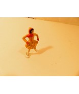METAL FIGURE -ICE SKATER WOMAN W/YELLOW OUTFIT - GOOD-  2 1/2&quot; -  H12 - $70.20 MXN