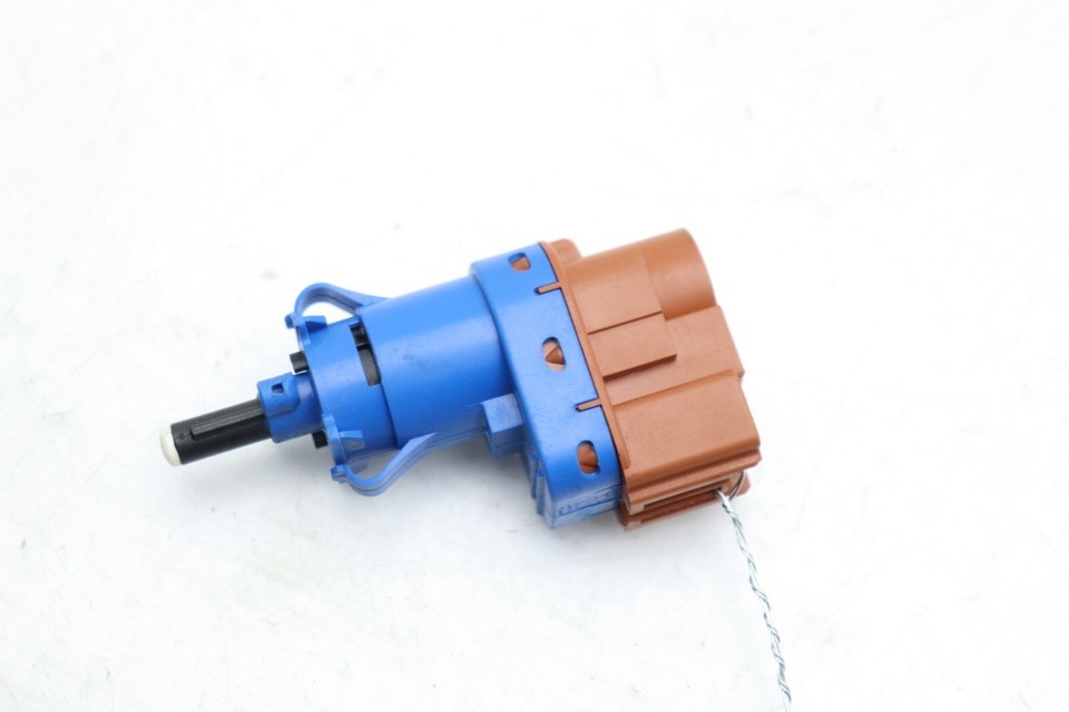 14-20 FIAT 500L BRAKE PEDAL LIGHT SWITCH E3636 - $35.16
