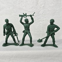 Soldier Figures 5&quot; Plastic Lot of 3 Green Infantry Metal Detector Made in China - £7.71 GBP