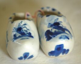Mini Pair Dutch Clog Shoes Delft&#39;s Art Pottery Hand Painted Blue &amp; White - $18.06 CAD