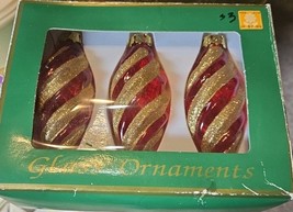 Franks Nursery &amp; Crafts Three Christmas Tree Glass  Ornaments  - $278.74 MXN