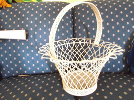 Metal Basket from Boyd&#39;s Coated wire in Flower Shape with Removable Handle - £25.11 GBP