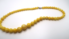 Vintage 1960s Yellow Graduated Plastic Bead Necklace 20&quot; - £15.59 GBP