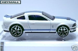 Primary image for RARE WHITE FORD MUSTANG GT500 DISPLAY MODEL + FREE KEY CHAIN (PORTE CLE LLAVERO)