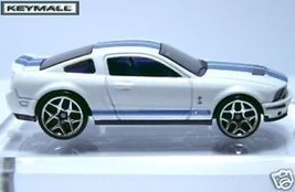 RARE WHITE FORD MUSTANG GT500 DISPLAY MODEL + FREE KEY CHAIN (PORTE CLE ... - $38.98