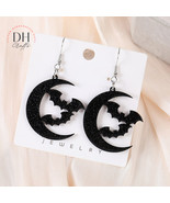  Black Moon Bats Spooky Halloween Dangle Drop Earrings - Halloween Gifts... - $246.13 MXN