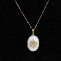 Victorian Women&#39;s Vintage Gold Necklace Oval Shape Pendant Floral Design - £27.73 GBP