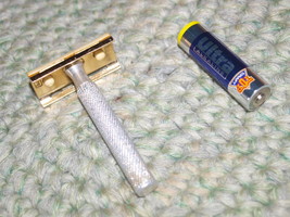 # VINTAGE SOVIET USSR RUSSIAN SAFETY RAZOR ALUMINUM HANDLE 1975 - $16.72