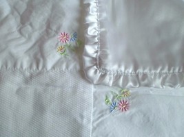 Carter&#39;s White Cotton Squares Sweet Daisy w/Flowers Satin Baby Girl Blanket - £17.97 GBP