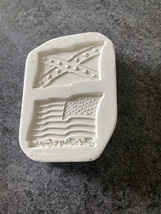 2 Flags Open Pour Ceramic Mold  - $65.79 MXN