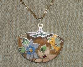 Cloisonné Pendant necklace 17&quot; on delicate gold tone chain Cloisonne enamel - $201.12 MXN
