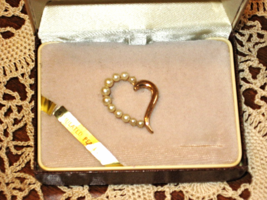 Heart Shaped Pin-Krementz-Gold Overlay-Simulated Pearls-Original Box-USA-70&#39;s - £9.49 GBP