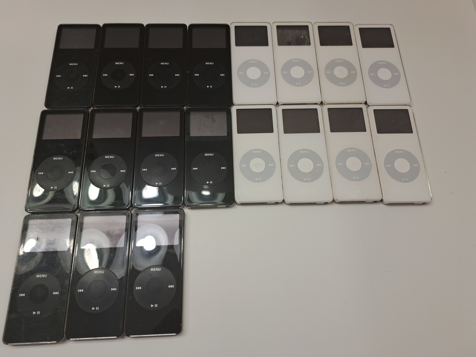 1X Apple iPod Nano 1st Generation A1137 1GB 2GB 4GB White Black With Accessories