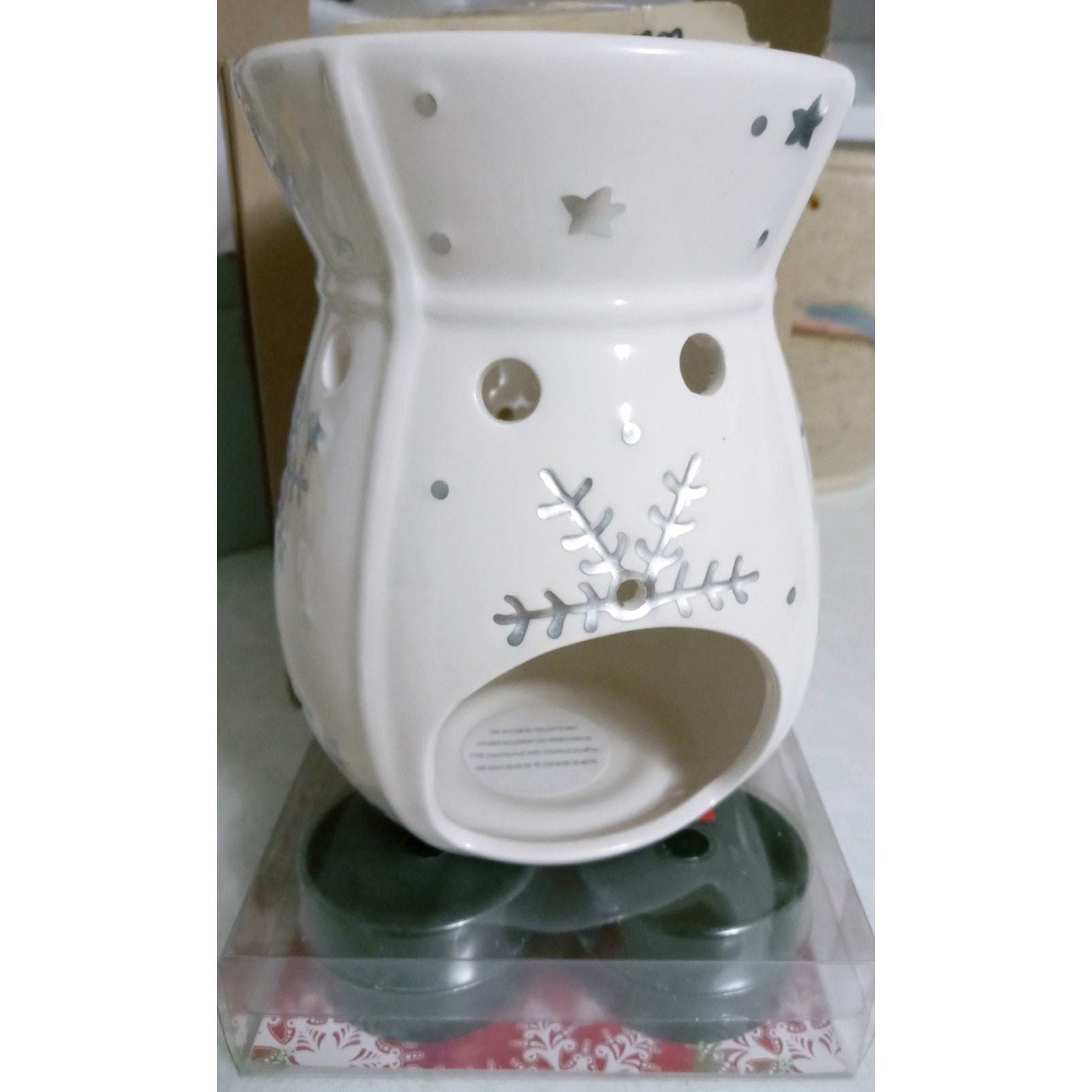 Avon White Ceramic Wax Warmer with Tarts Fragrance Holiday - $20.56
