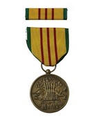 Vintage Vietnam War Service Medal - In Box W/ Ribbon - $609.75 MXN