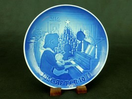 Bing & Grondahl 6" Collector Plate, "Christmas At Home" 1971 Jule-Aften, #PLT32B - $6.81