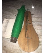 Rug shuttle and a weaving bobbin. Vintage Wooden - $1,675.77 MXN