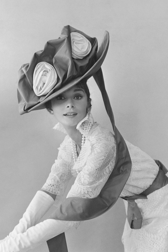 Audrey Hepburn in My Fair Lady Glamour Fashion Pose 18x24 Poster - £19.47 GBP