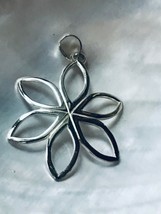 Estate 925 Thailand Marked Silver Open Petal Flower Pendant – 1.5 inches in diam - £14.74 GBP