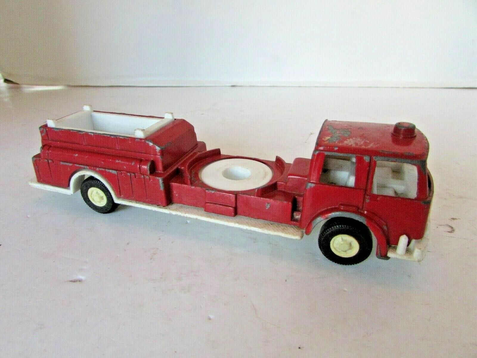 VTG 1970 TOOTSIETOY FIRE TRUCK USE FOR PARTS METAL PLASTIC RED 6.5"L H8 - $3.62
