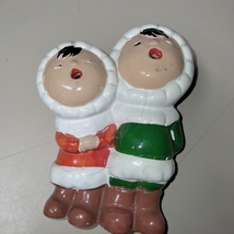 1960s WORLD GIFT Japan Hand painted World's Fair Eskimo Singing Couple - $10.00