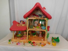 1983 Strawberry Shortcake Berry Happy Home Doll House + clothing &amp; accessories - £469.15 GBP