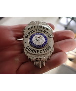 CONNECTCUT DEPARTMENT OF CORRECTIONS OFFICER  EARLY  BADGE BX 30  - $2,379.56 MXN