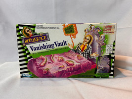 1990 Kenner Beetlejuice Vanishing Vault Playset Factory Sealed In Box - £47.84 GBP