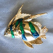 Elegant Art Moderne Green Enamel Fish Gold-tone Brooch 1980s vintage - £10.19 GBP