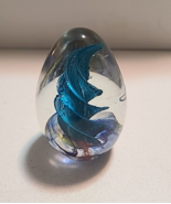 Art Glass Paperweight Swirl Egg Shape 3.5” tall Teal Blue K&#39;s Collection - $26.34 CAD