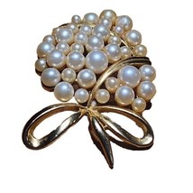 Vintage Marvella Gold Tone Pearl Brooch Pin Robbon Graduated Cluster Signed - £13.92 GBP