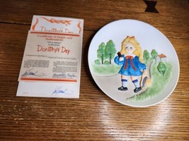 Vintage Royal Cornwall 1980 Dorothys Day Off To School Bill Mack Collector Plate - £9.58 GBP